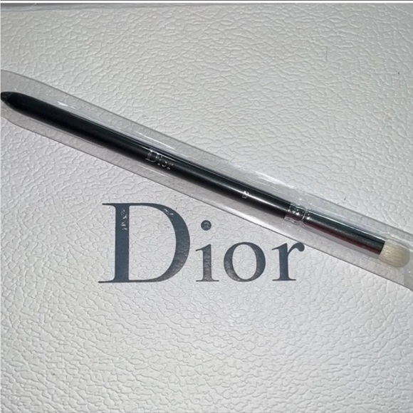 DIOR Large Smudging Brush 23 - Picture 4 of 5